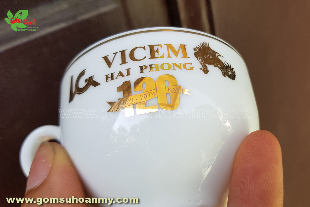 sản phẩm gốm sứ Bát Tràng có in logo bằng vàng gold 24k